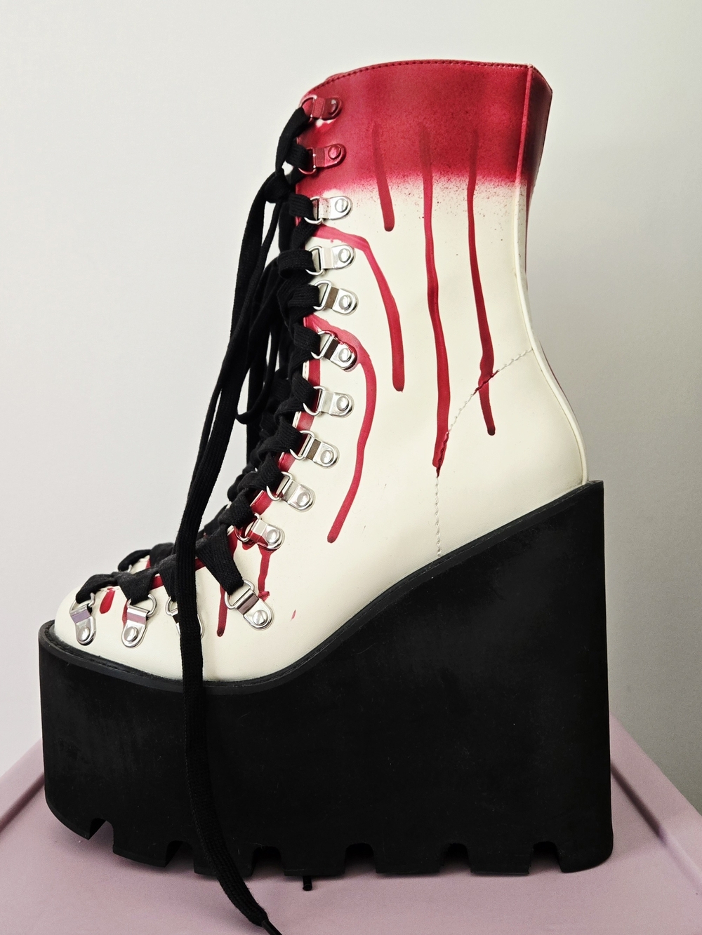 ✨️NWOT✨️ Dolls Kill "Trickz N' Treatz" Scream Queen Traitor Boots - Picture 3 of 4